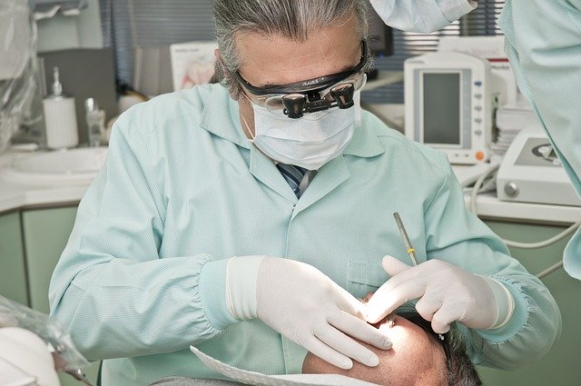 Behandelnder Zahnarzt